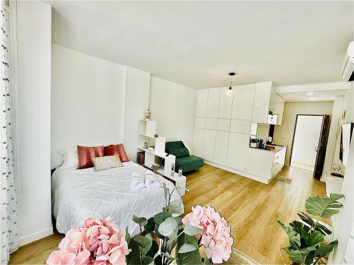 Ferienwohnung Luxury Loft With Pool In The Centre Torremolinos Exterior foto